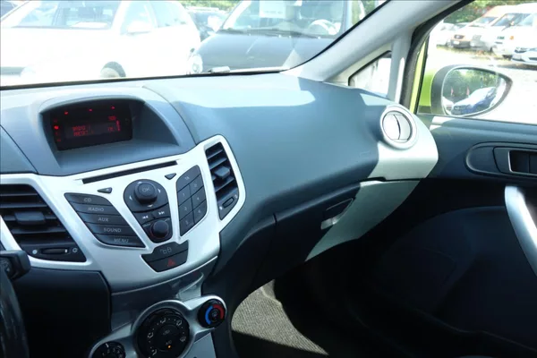 Ford Fiesta 1,2 i, ČR, KLIMATIZACE. - foto 30