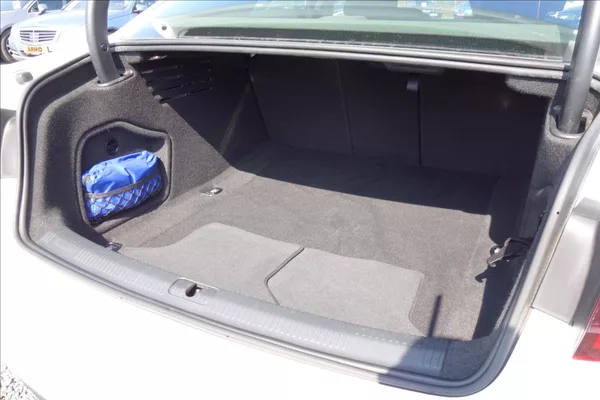 Audi A4 2,0 TDi, ČR, 1 MAJ., SERV. KN. - foto 15