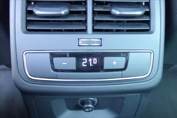 Audi A4 2,0 TDi, ČR, 1 MAJ., SERV. KN. - foto 16