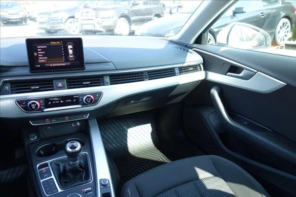 Audi A4 2,0 TDi, ČR, 1 MAJ., SERV. KN. - foto 20