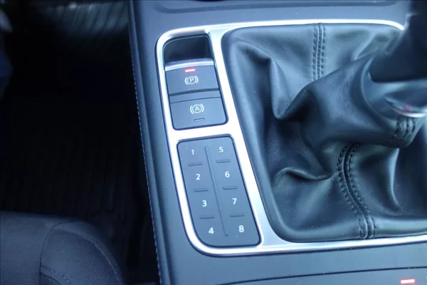 Audi A4 2,0 TDi, ČR, 1 MAJ., SERV. KN. - foto 29