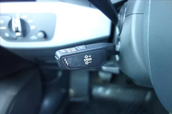 Audi A4 2,0 TDi, ČR, 1 MAJ., SERV. KN. - foto 34