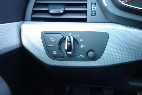 Audi A4 2,0 TDi, ČR, 1 MAJ., SERV. KN. - foto 36