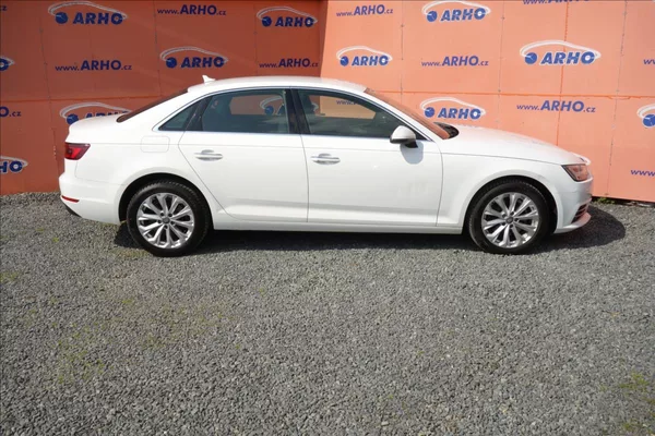 Audi A4 2,0 TDi, ČR, 1 MAJ., SERV. KN. - foto 8