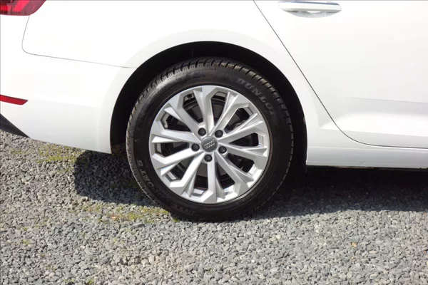 Audi A4 2,0 TDi, ČR, 1 MAJ., SERV. KN. - foto 9