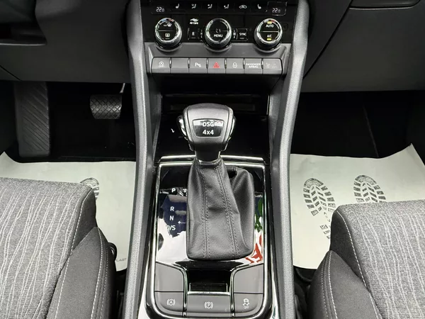 Škoda Karoq 2,0 TDI Style 4x4 Automat DSG - foto 32