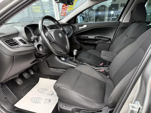 Alfa Romeo Giulietta 1,4 TB 125kW Xenony - foto 15