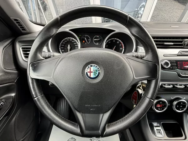Alfa Romeo Giulietta 1,4 TB 125kW Xenony - foto 26