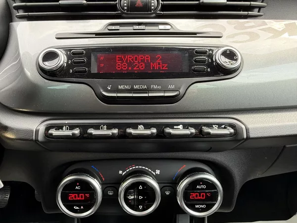 Alfa Romeo Giulietta 1,4 TB 125kW Xenony - foto 28