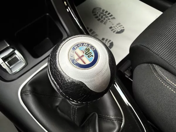 Alfa Romeo Giulietta 1,4 TB 125kW Xenony - foto 29