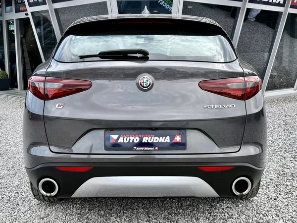 Alfa Romeo Stelvio 2,0T Q4 280PS 4x4 Automat - foto 11