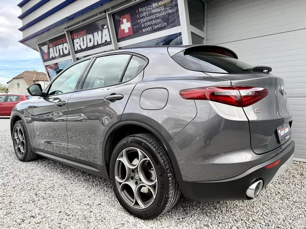 Alfa Romeo Stelvio 2,0T Q4 280PS 4x4 Automat - foto 14