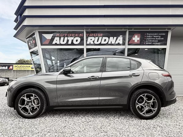 Alfa Romeo Stelvio 2,0T Q4 280PS 4x4 Automat - foto 15