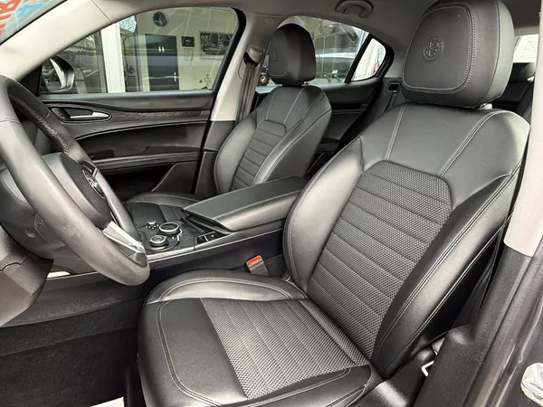 Alfa Romeo Stelvio 2,0T Q4 280PS 4x4 Automat - foto 17
