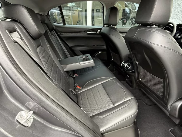 Alfa Romeo Stelvio 2,0T Q4 280PS 4x4 Automat - foto 21