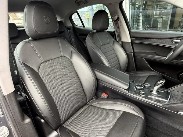 Alfa Romeo Stelvio 2,0T Q4 280PS 4x4 Automat - foto 22