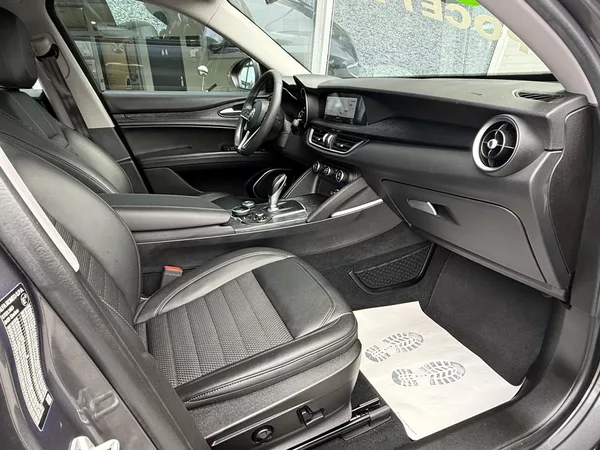 Alfa Romeo Stelvio 2,0T Q4 280PS 4x4 Automat - foto 23