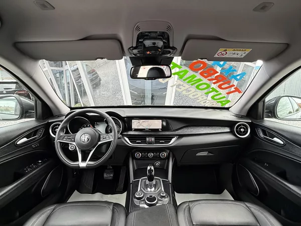 Alfa Romeo Stelvio 2,0T Q4 280PS 4x4 Automat - foto 25