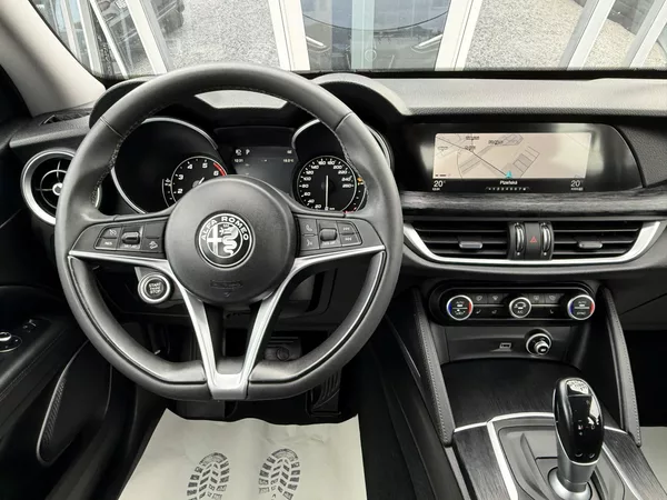 Alfa Romeo Stelvio 2,0T Q4 280PS 4x4 Automat - foto 27