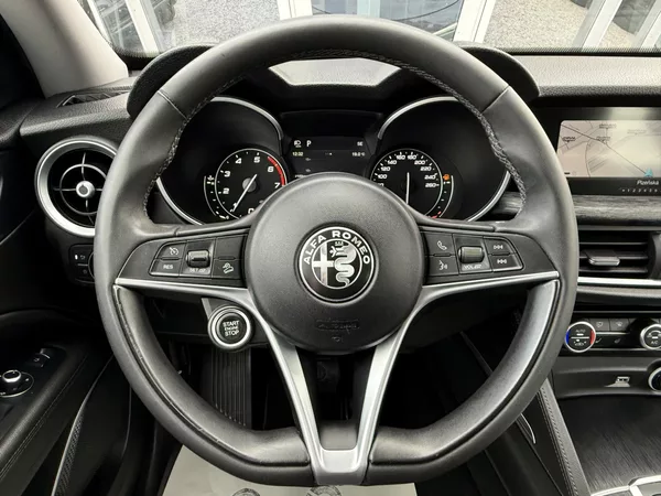 Alfa Romeo Stelvio 2,0T Q4 280PS 4x4 Automat - foto 28
