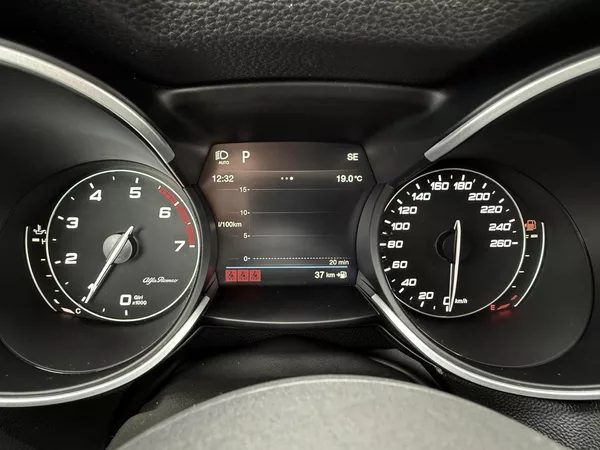 Alfa Romeo Stelvio 2,0T Q4 280PS 4x4 Automat - foto 30