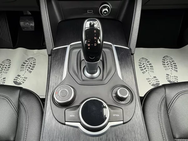 Alfa Romeo Stelvio 2,0T Q4 280PS 4x4 Automat - foto 33