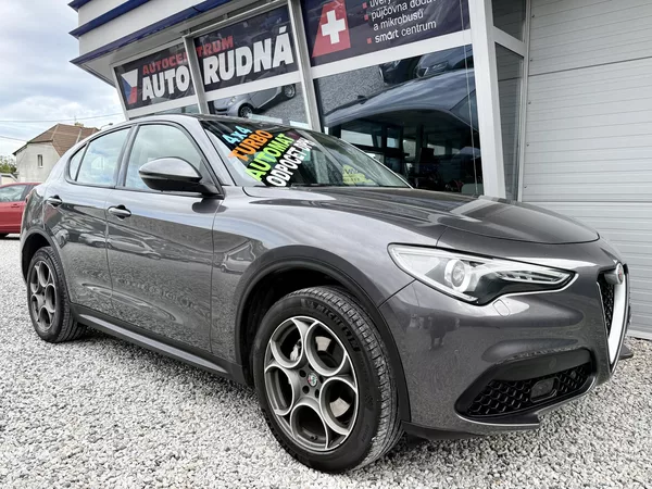Alfa Romeo Stelvio 2,0T Q4 280PS 4x4 Automat - foto 7