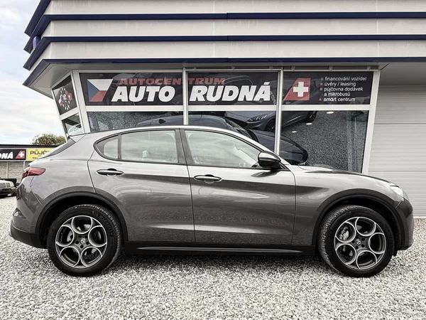Alfa Romeo Stelvio 2,0T Q4 280PS 4x4 Automat - foto 8