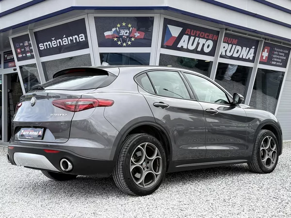 Alfa Romeo Stelvio 2,0T Q4 280PS 4x4 Automat - foto 9