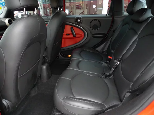 Mini Countryman 1,6-S 135kW Turbo ALL4 Navi - foto 16