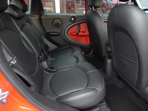 Mini Countryman 1,6-S 135kW Turbo ALL4 Navi - foto 17