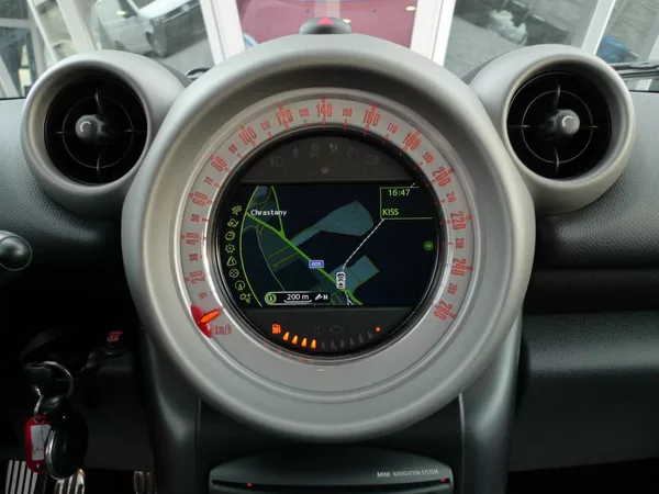 Mini Countryman 1,6-S 135kW Turbo ALL4 Navi - foto 27