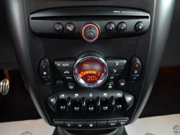 Mini Countryman 1,6-S 135kW Turbo ALL4 Navi - foto 28