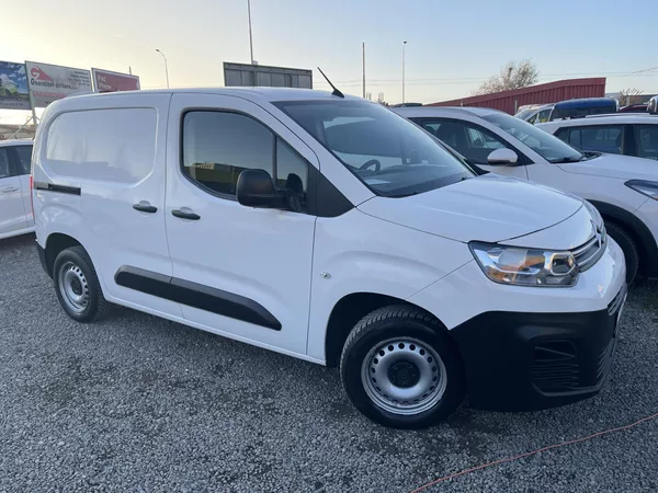 Citroën Berlingo 1.2i Puretech 110Ps L1 Plus ČR - foto 4