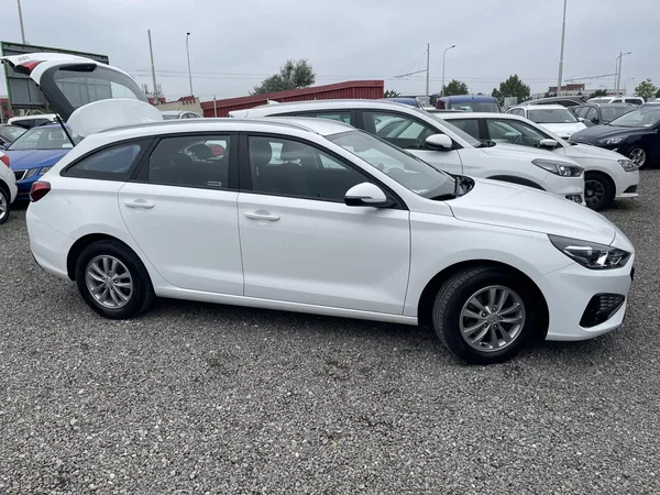 Hyundai I30 1.6 CRDi NEHAVAROVÁNO-NAVI-ČR! - foto 6