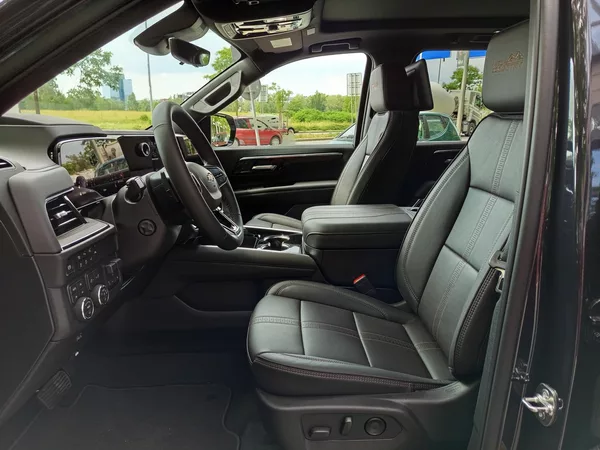 Chevrolet Suburban High Country 2026,AWD,kola 24" - foto 12