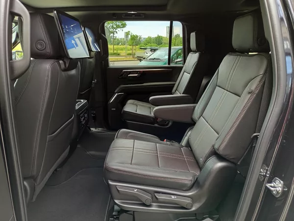 Chevrolet Suburban High Country 2026,AWD,kola 24" - foto 13