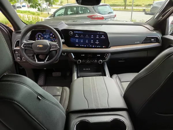Chevrolet Suburban High Country 2026,AWD,kola 24" - foto 15