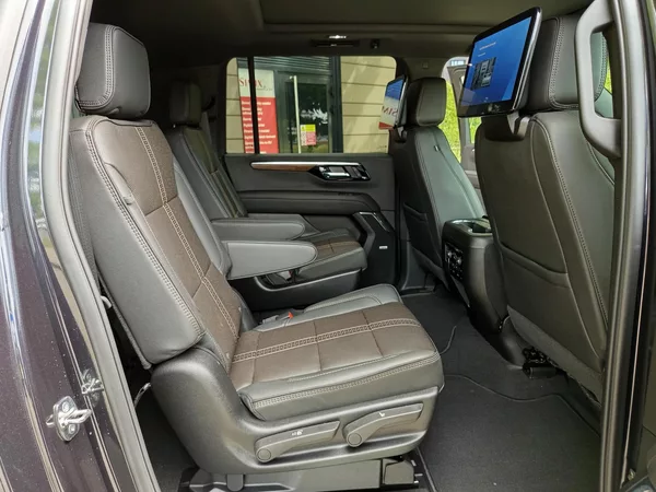 Chevrolet Suburban High Country 2026,AWD,kola 24" - foto 17