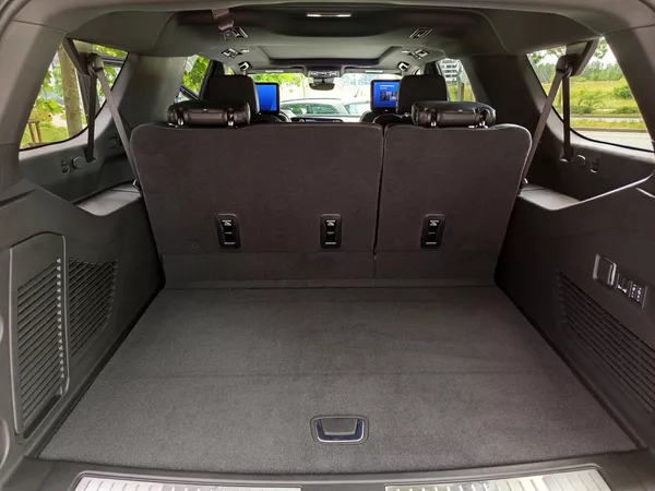 Chevrolet Suburban High Country 2026,AWD,kola 24" - foto 18