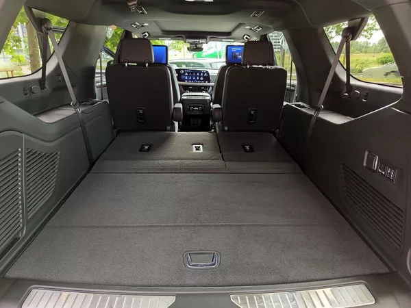 Chevrolet Suburban High Country 2026,AWD,kola 24" - foto 19