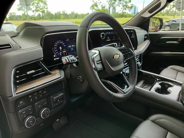 Chevrolet Suburban High Country 2026,AWD,kola 24" - foto 20