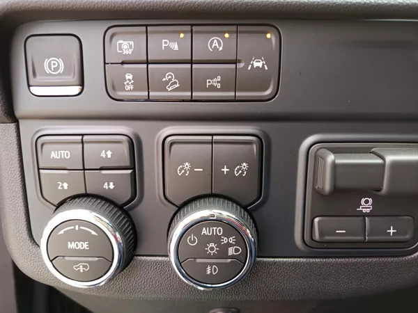 Chevrolet Suburban High Country 2026,AWD,kola 24" - foto 21