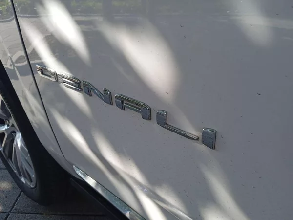 GMC Yukon Denali 6,2L, V8 - foto 26