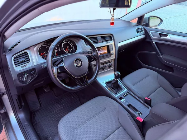 Volkswagen Golf 1.2 TSi Highline, ČR - foto 13