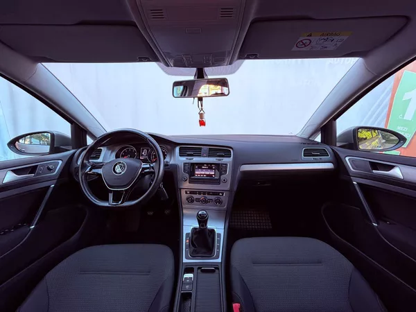 Volkswagen Golf 1.2 TSi Highline, ČR - foto 15