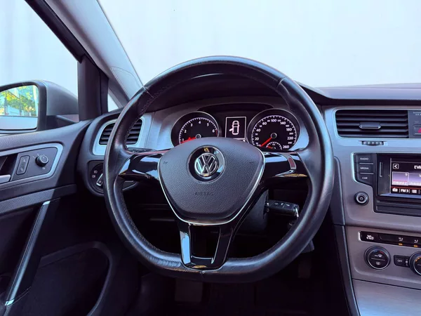 Volkswagen Golf 1.2 TSi Highline, ČR - foto 16