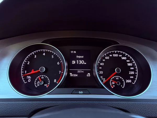 Volkswagen Golf 1.2 TSi Highline, ČR - foto 17