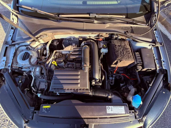 Volkswagen Golf 1.2 TSi Highline, ČR - foto 23