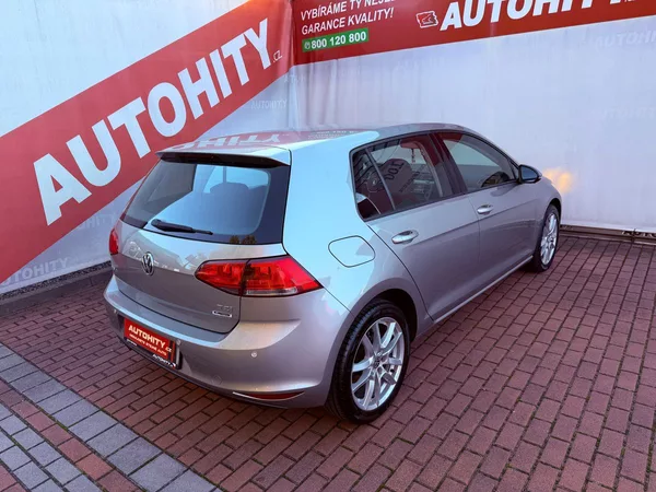 Volkswagen Golf 1.2 TSi Highline, ČR - foto 6